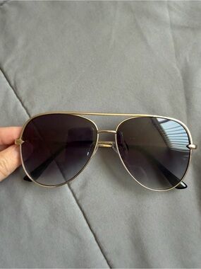 Forever 21 Aviator Sunglasses with Dark Lenses
